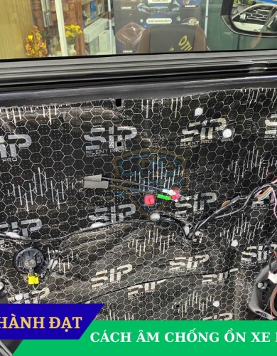cách âm chống ồn xe INNOVA