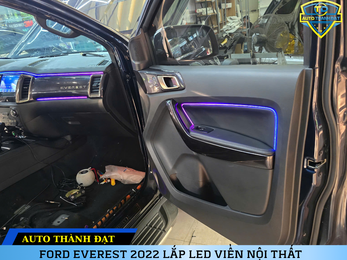 FORD EVEREST 2022 LẮP LED VIỀN NỘI THẤT