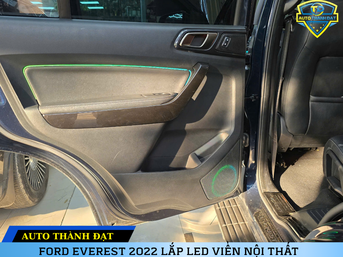 FORD EVEREST 2022 LẮP LED VIỀN NỘI THẤT