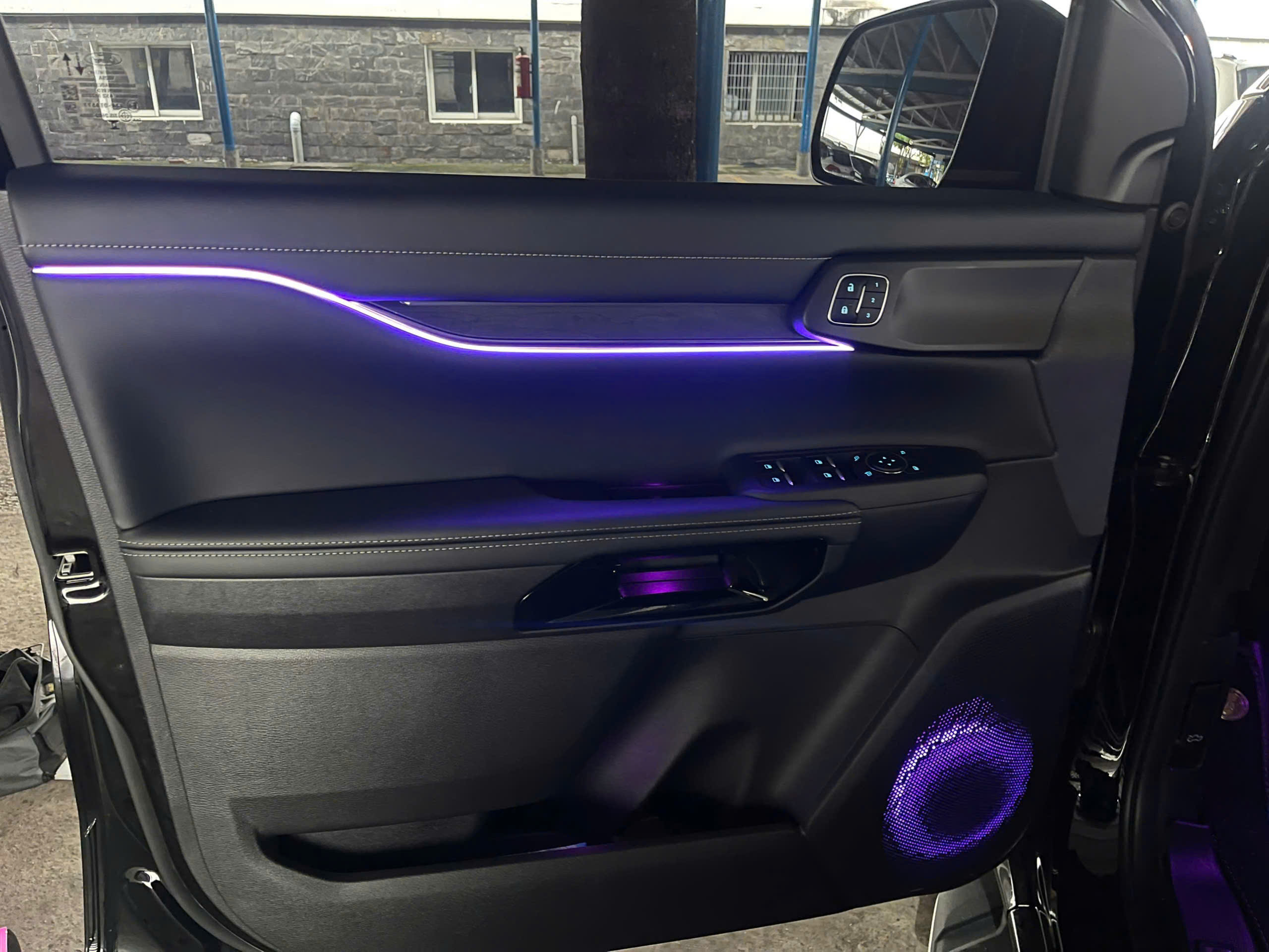 FORD EVEREST 2024 LẮP LED VIỀN NỘI THẤT