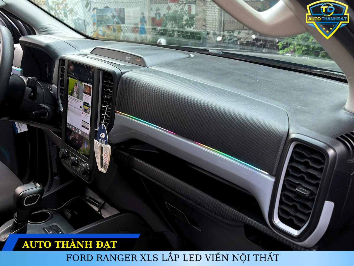 FORD RANGER XLS LẮP LED VIỀN NỘI THẤT