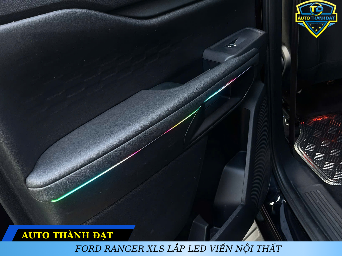FORD RANGER XLS LẮP LED VIỀN NỘI THẤT
