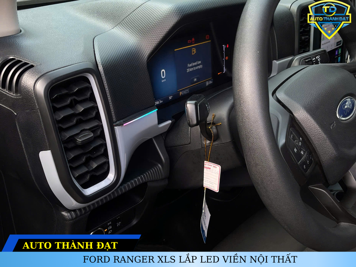 FORD RANGER XLS LẮP LED VIỀN NỘI THẤT