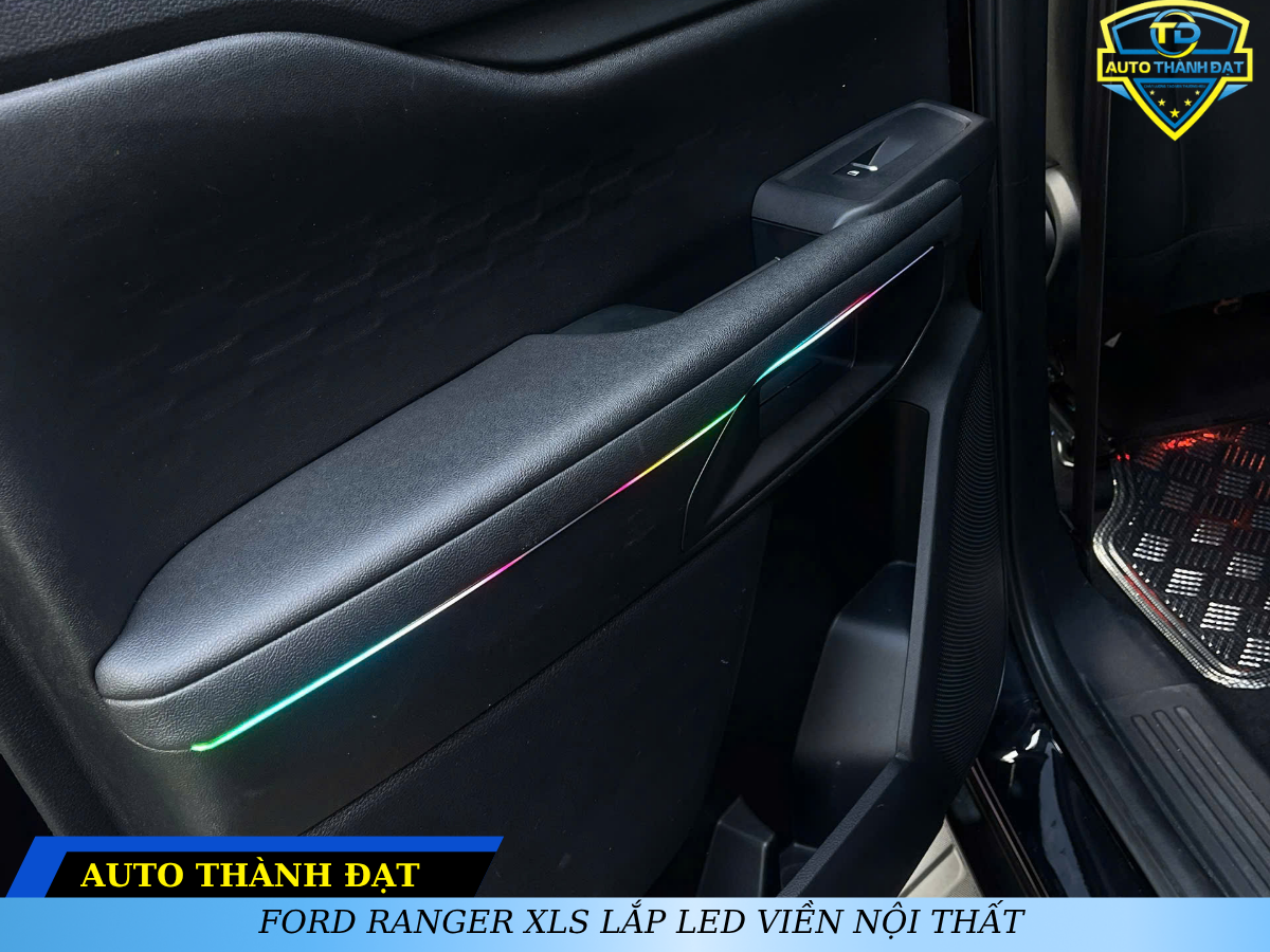 FORD RANGER XLS LẮP LED VIỀN NỘI THẤT