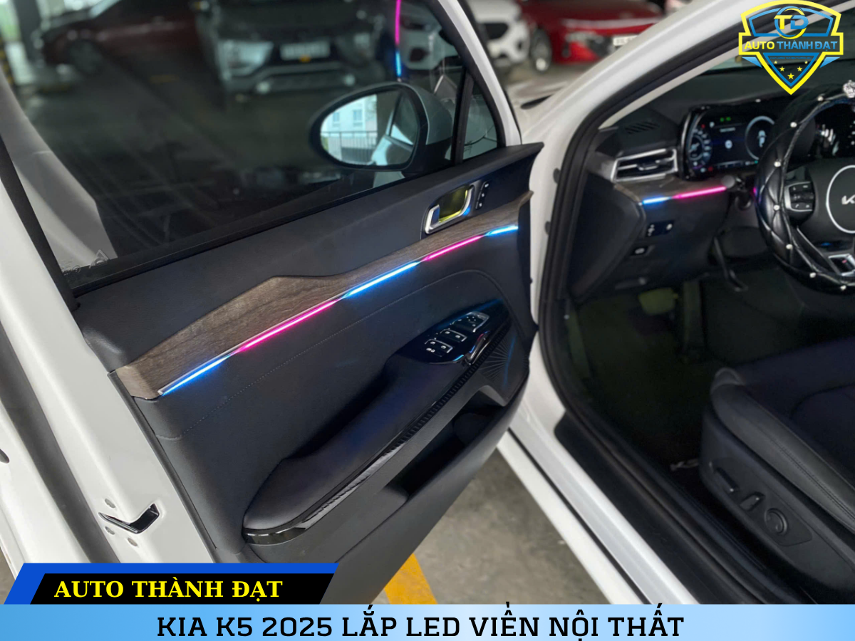 KIA K5 2025 LẮP LED VIỀN NỘI THẤT
