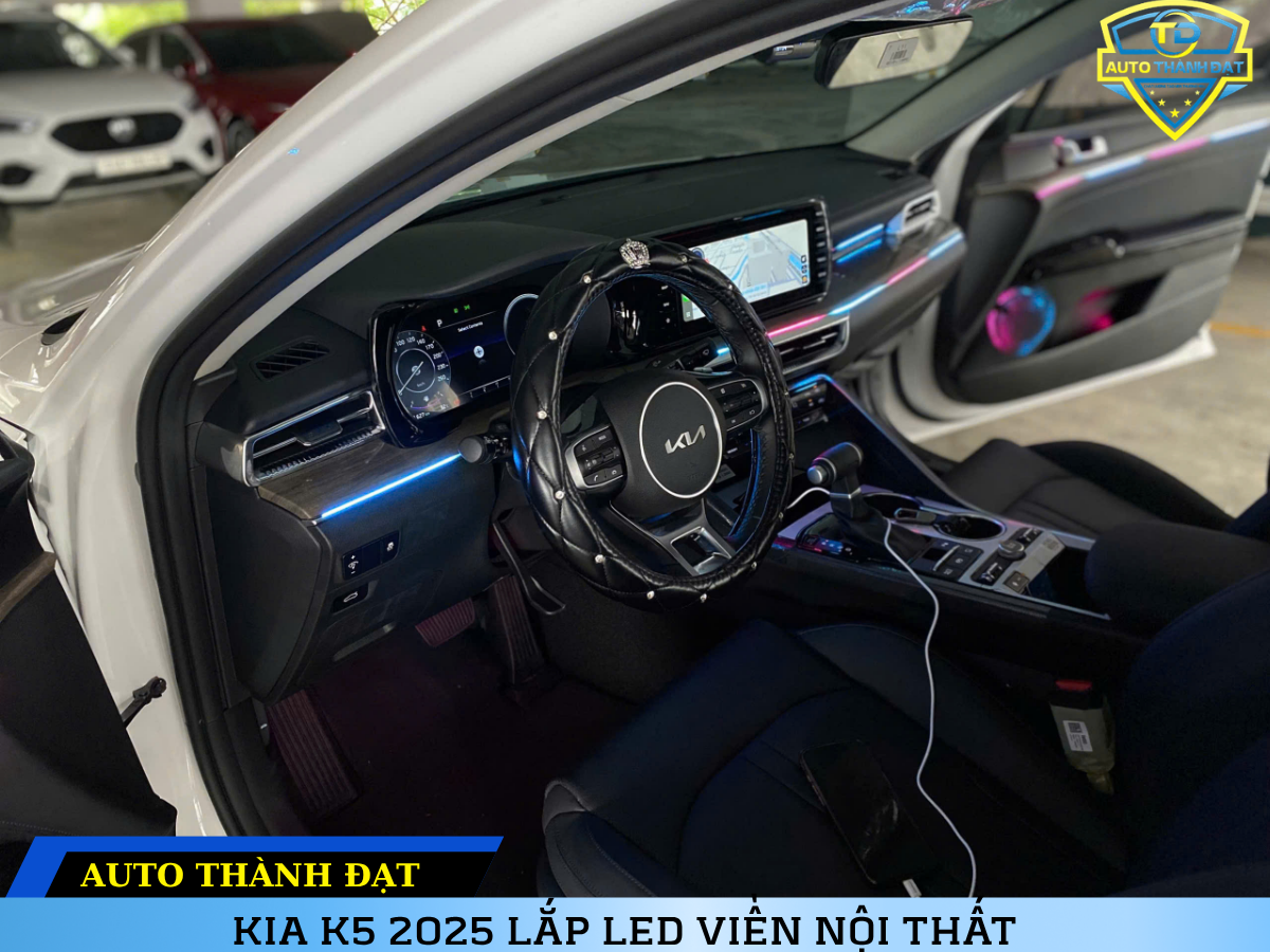 KIA K5 2025 LẮP LED VIỀN NỘI THẤT
