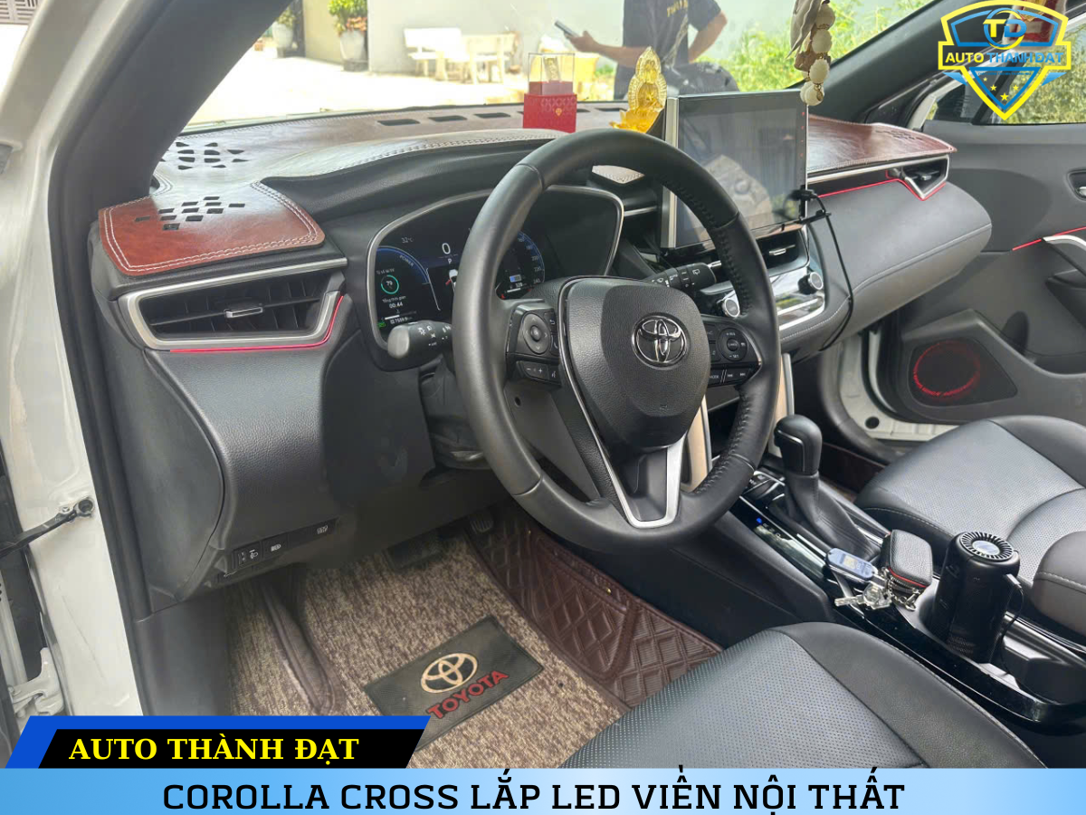 COROLLA CROSS LẮP LED VIỀN NỘI THẤT