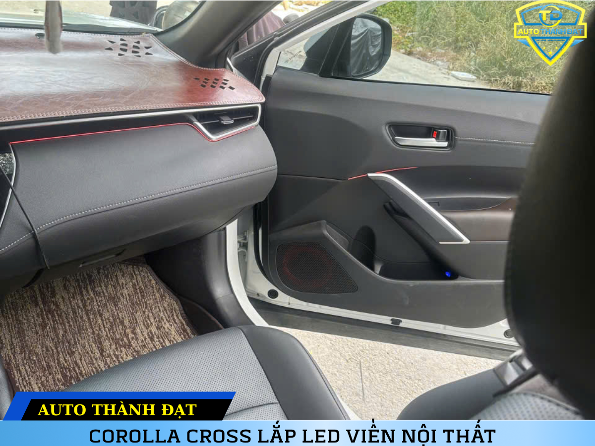 COROLLA CROSS LẮP LED VIỀN NỘI THẤT