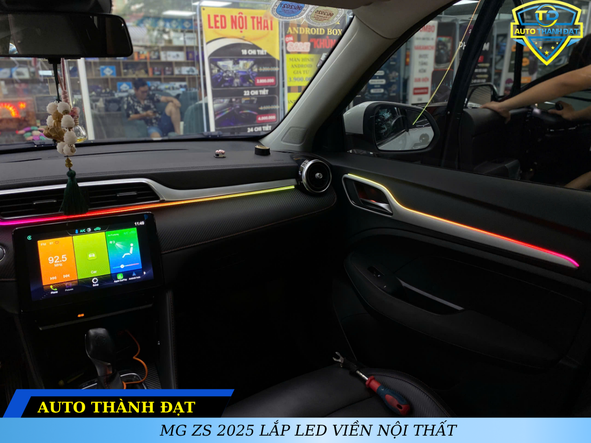 MG ZS 2025 LẮP LED VIỀN NỘI THẤT