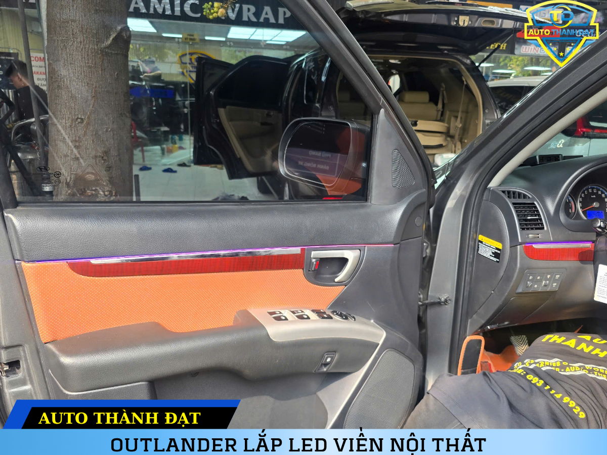 OUTLANDER LẮP LED VIỀN NỘI THẤT