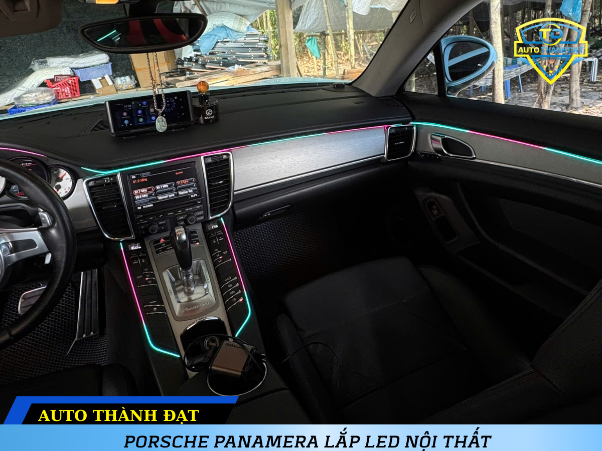 PORSCHE PANAMERA LẮP LED NỘI THẤT