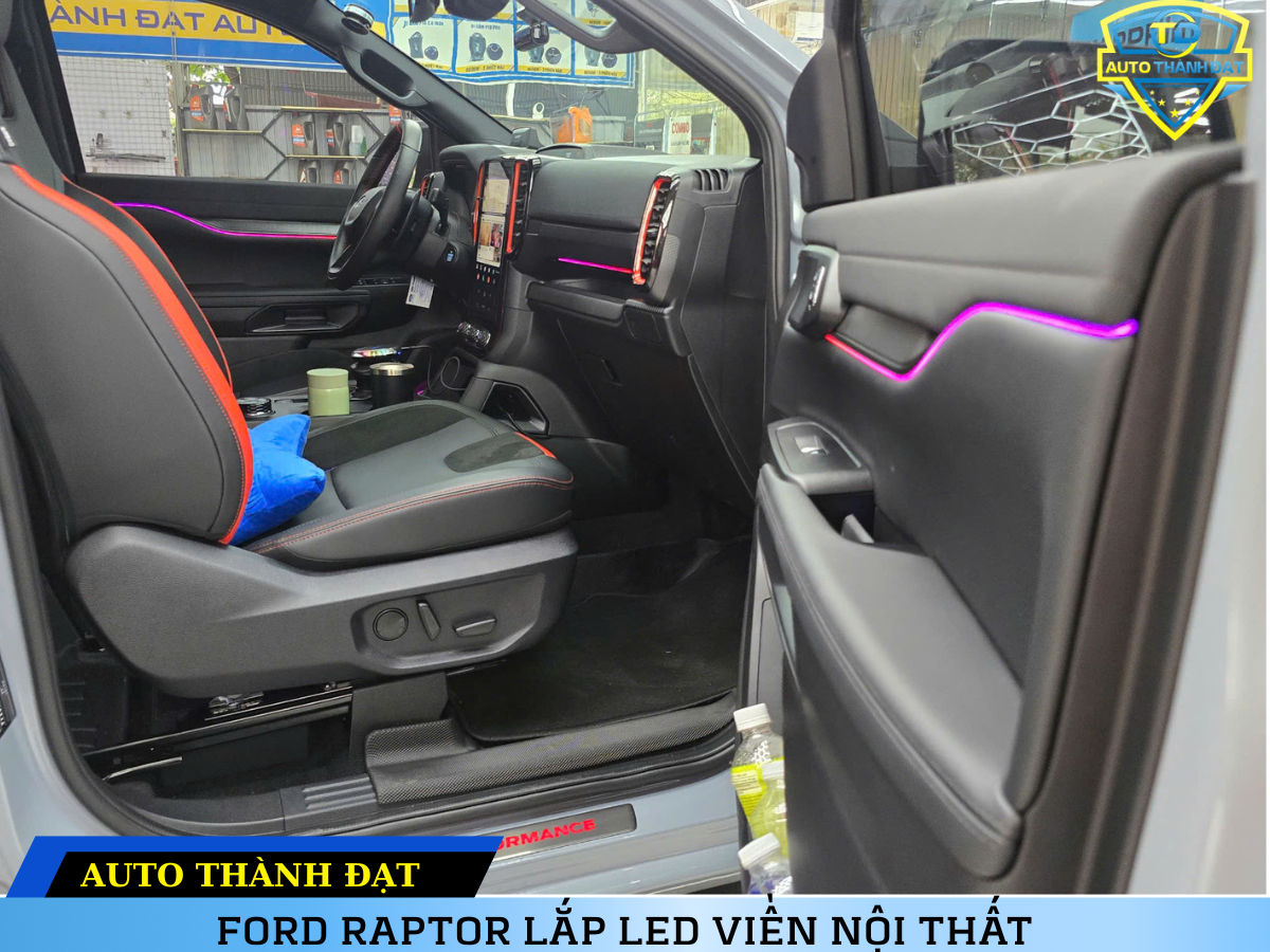 FORD RAPTOR LẮP LED VIỀN NỘI THẤT