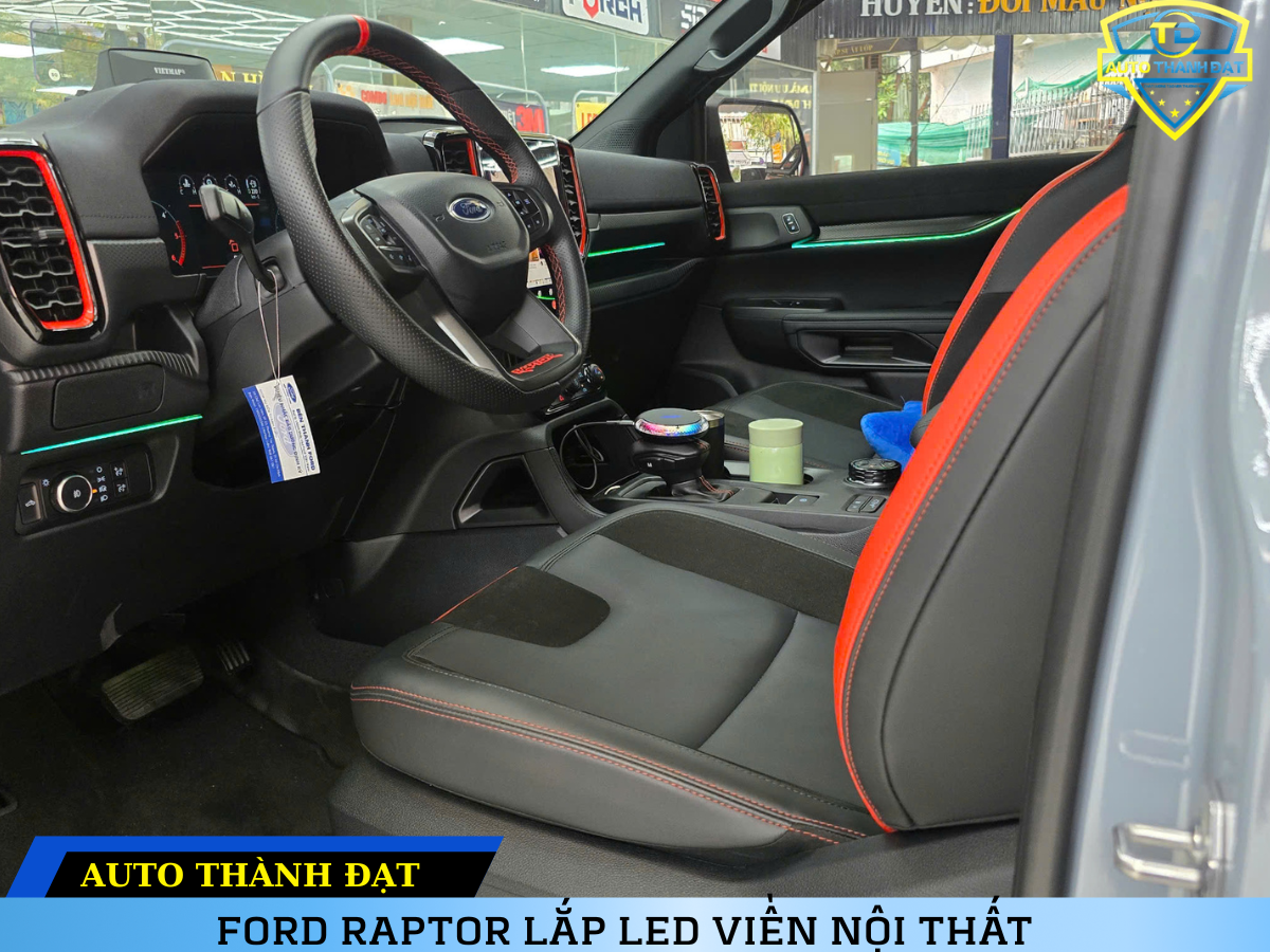 FORD RAPTOR LẮP LED VIỀN NỘI THẤT