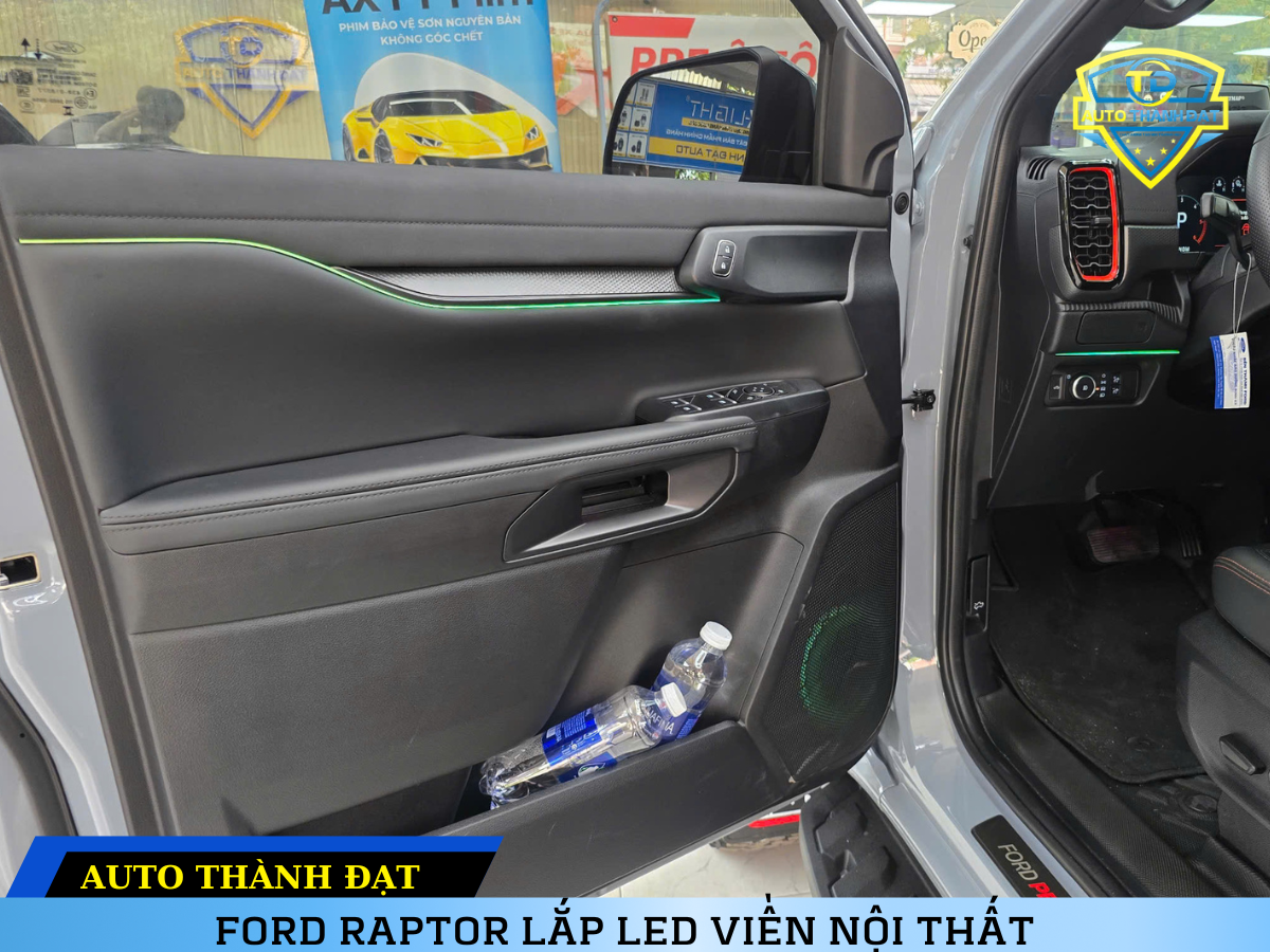 FORD RAPTOR LẮP LED VIỀN NỘI THẤT