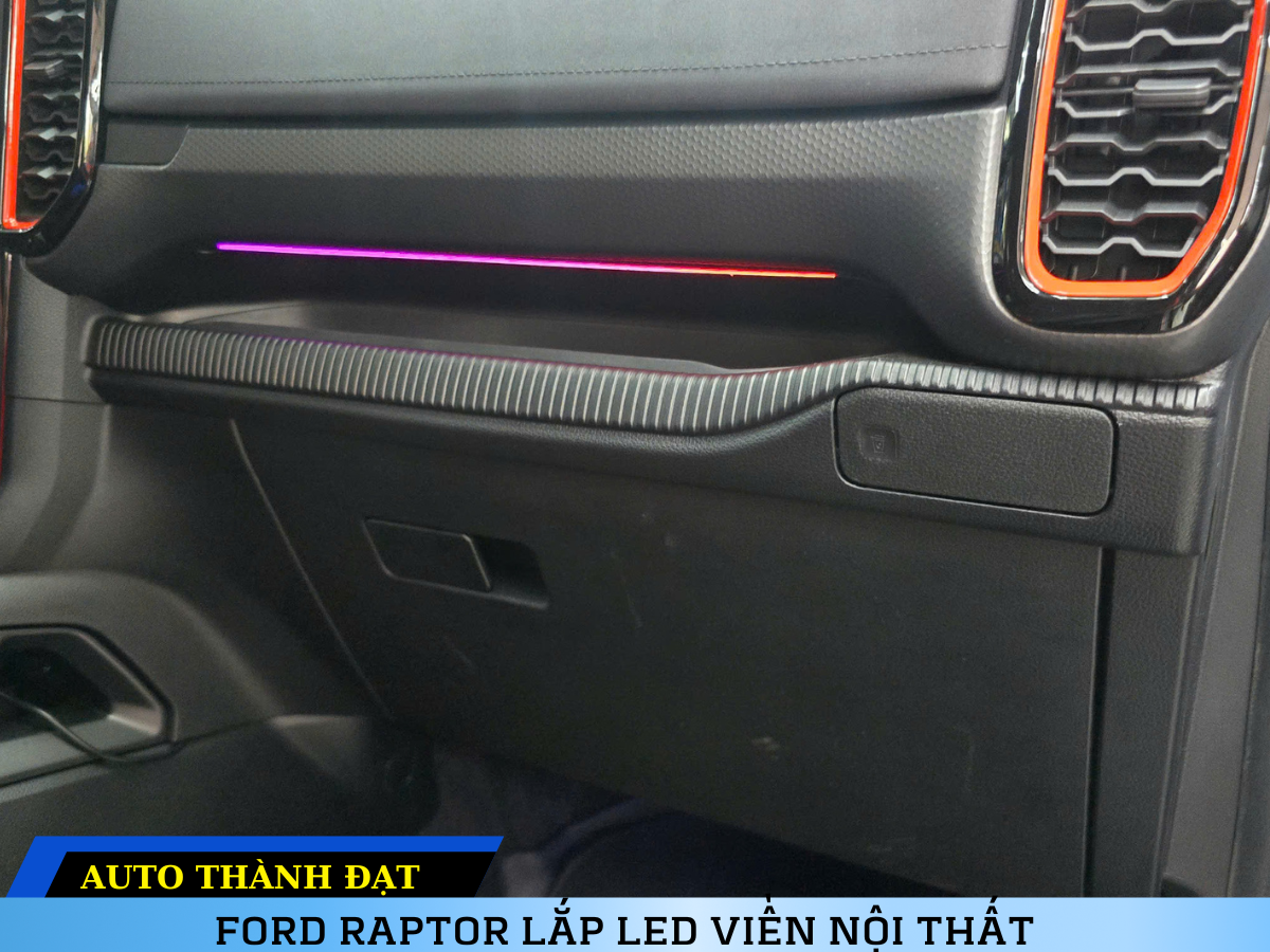 FORD RAPTOR LẮP LED VIỀN NỘI THẤT