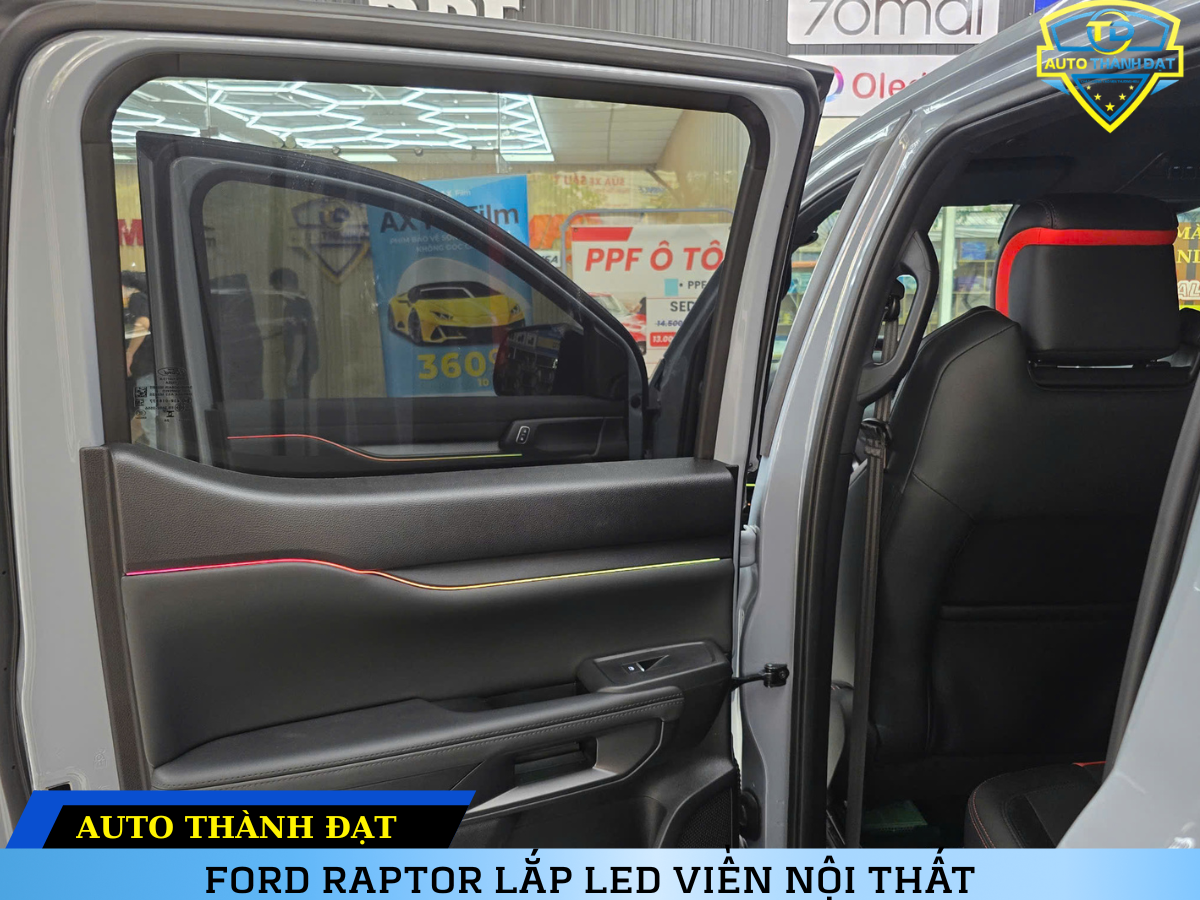 FORD RAPTOR LẮP LED VIỀN NỘI THẤT