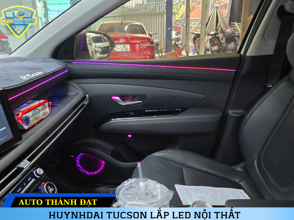 HYUNDAI TUCSON LẮP LED NỘI THẤT