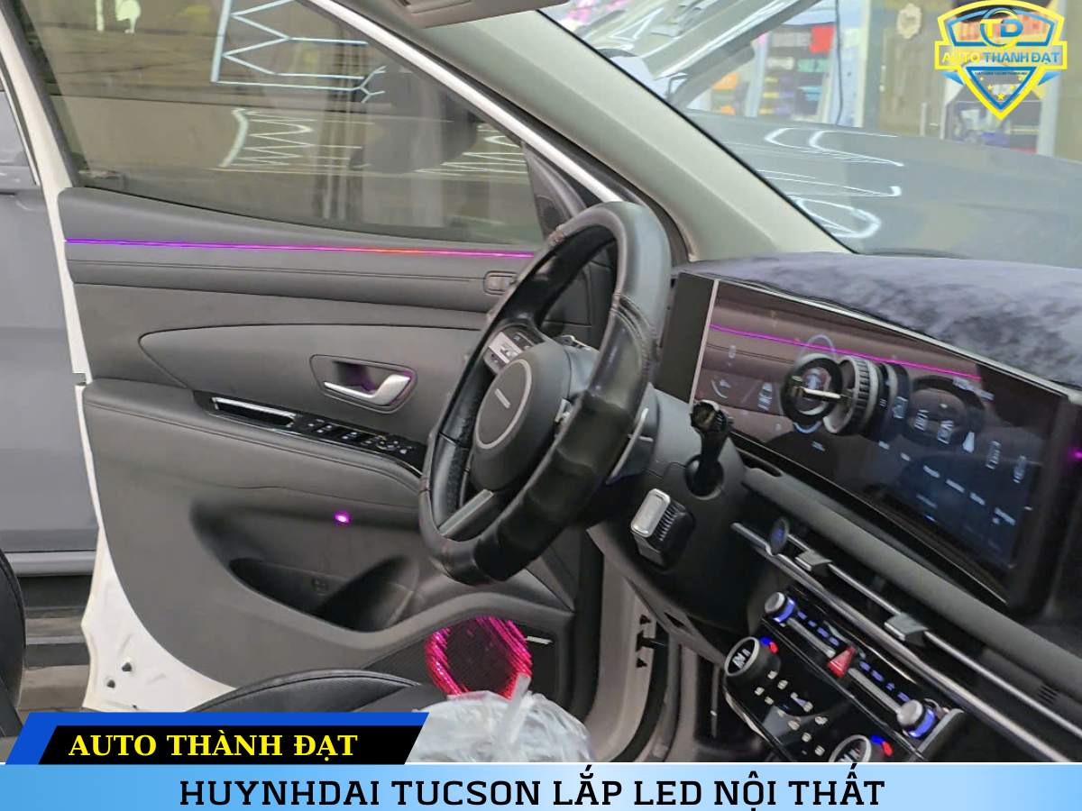 HYUNDAI TUCSON LẮP LED NỘI THẤT