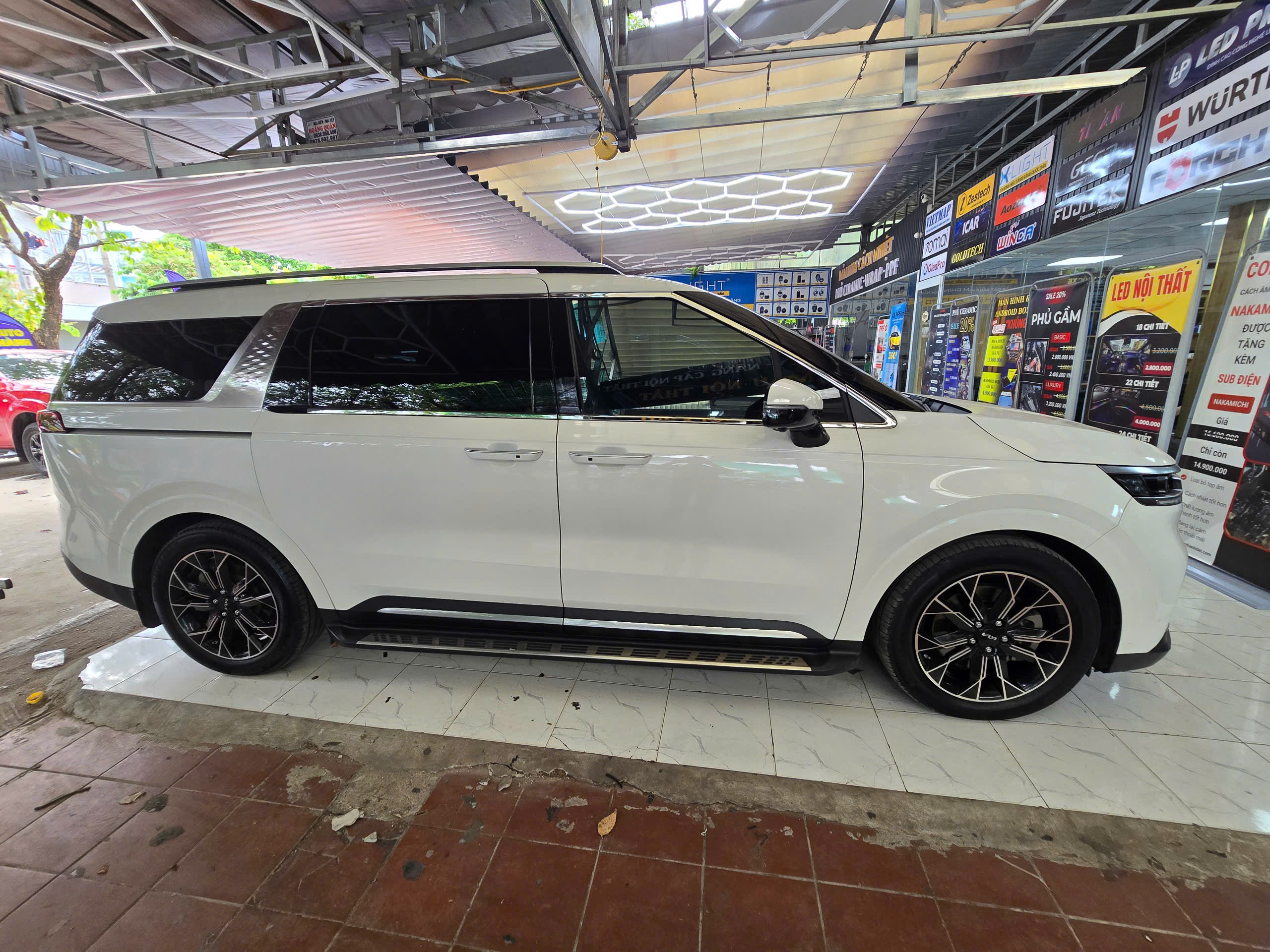Dán phim cách nhiệt cho xe KIA Carnival 2025