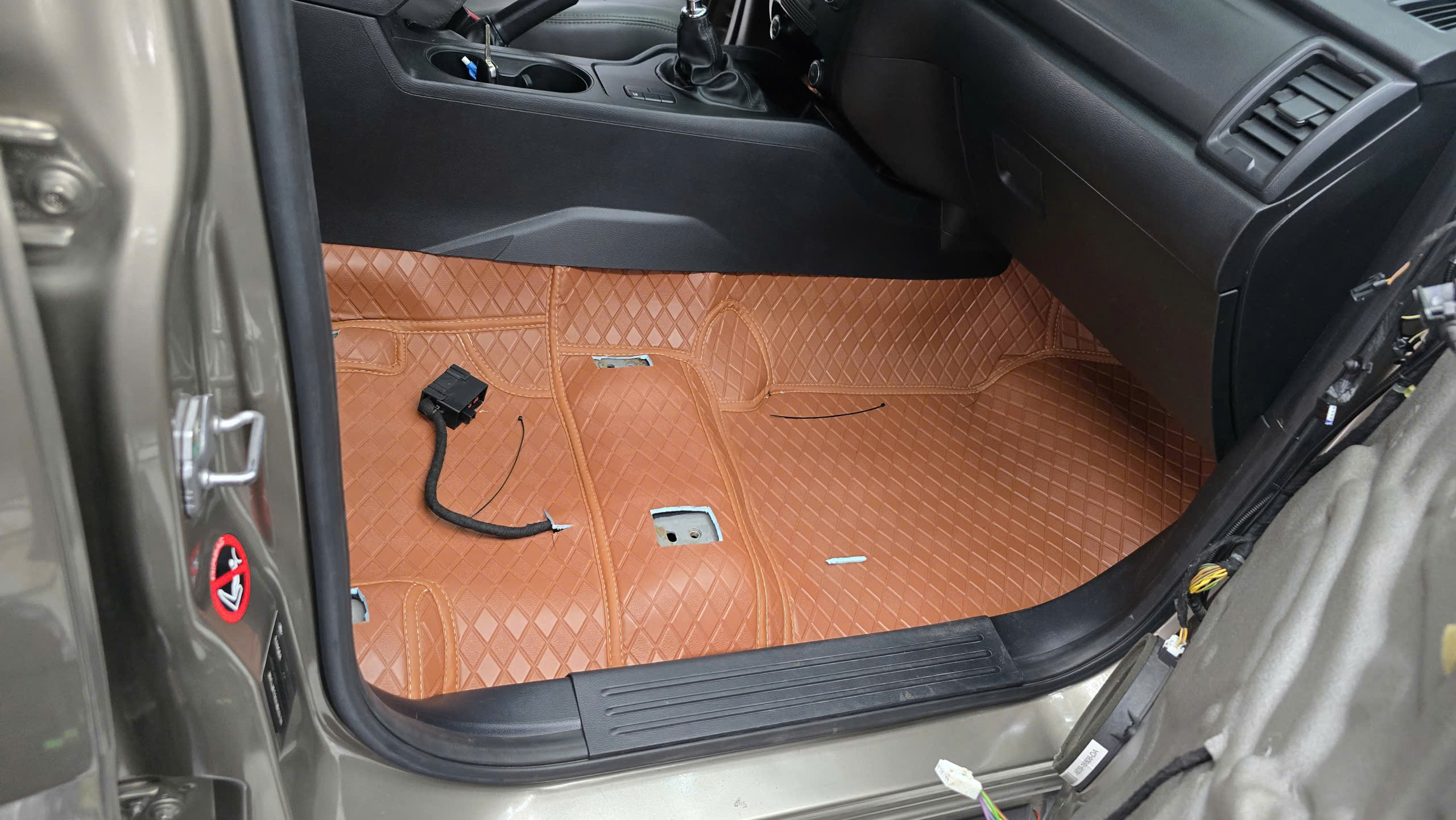 LÓT SÀN 5D 360 ĐỘ FORD RANGER