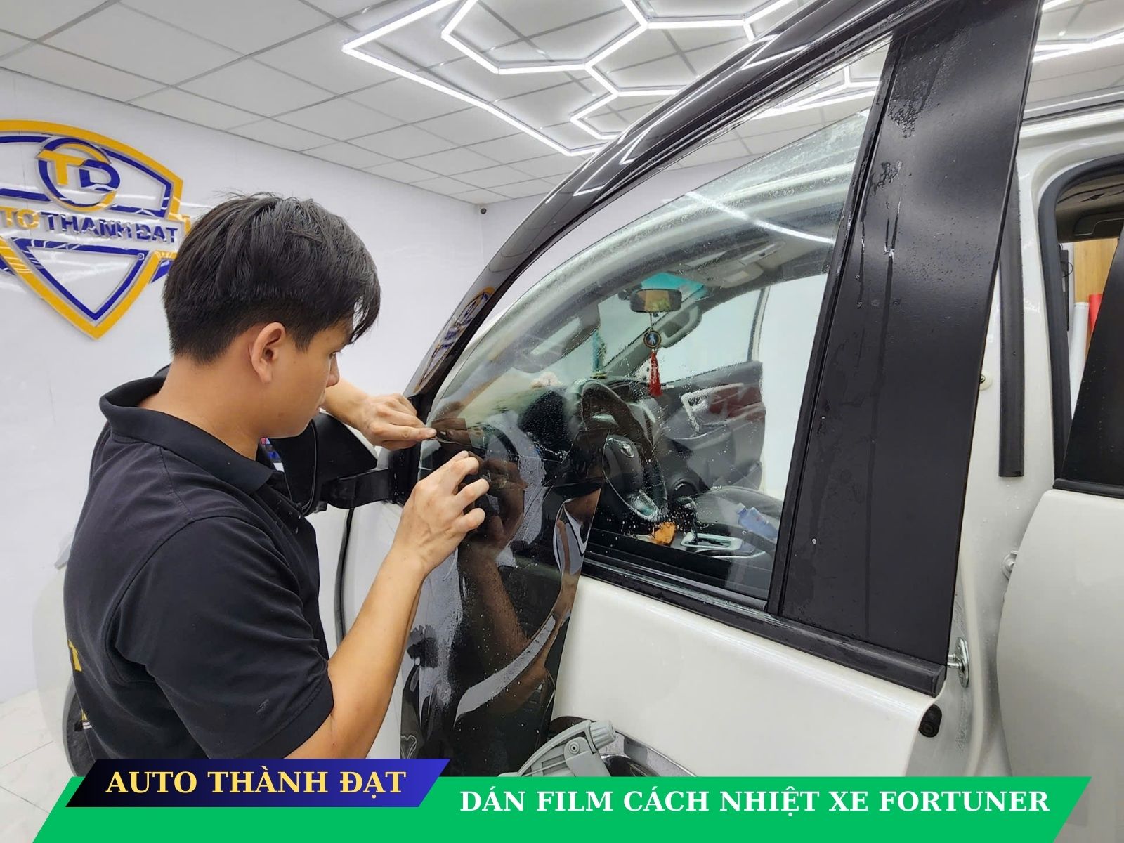 dan film cach nhiet xe fortuner