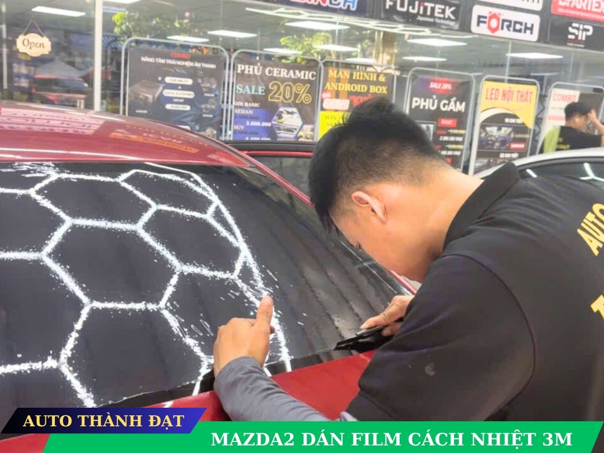 dan-film-cach-nhiet-xe-mazda2