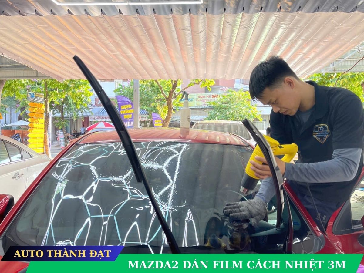 dan-film-cach-nhiet-xe-mazda2