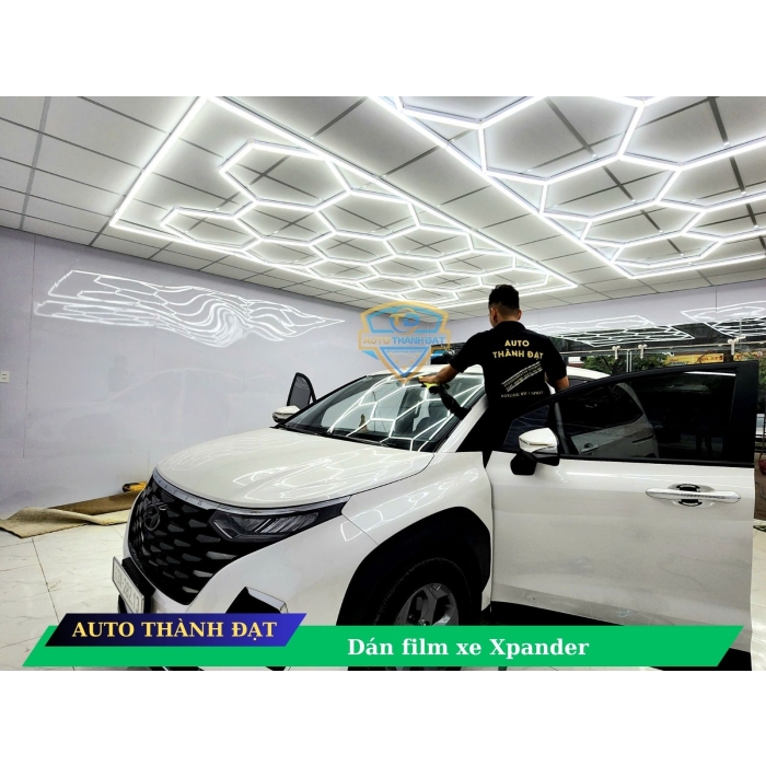 DÁN FILM CÁCH NHIỆT XE HYUNDAI CUSTIN