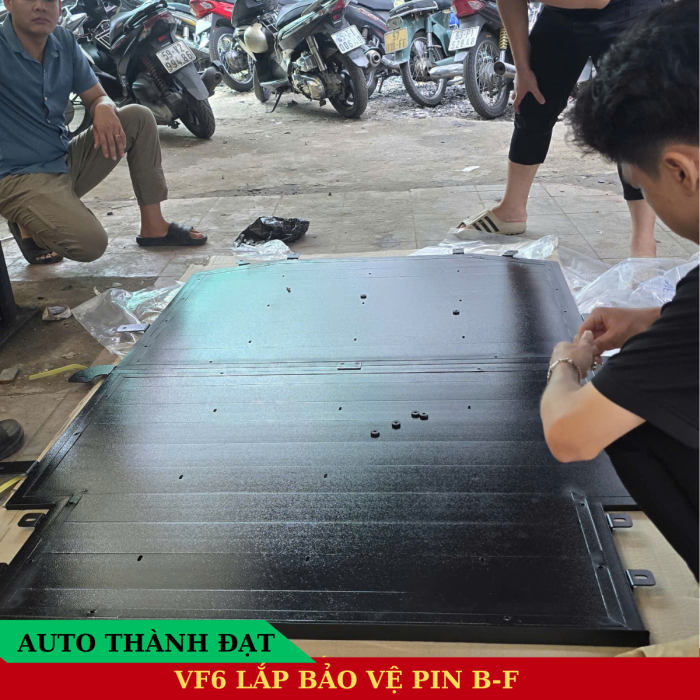 VINFAST VF6 LẮP ỐP BẢO VỆ PIN B-F