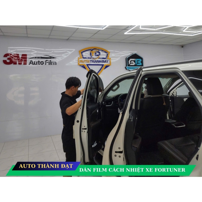 DÁN FILM CÁCH NHIỆT XE FORTUNER