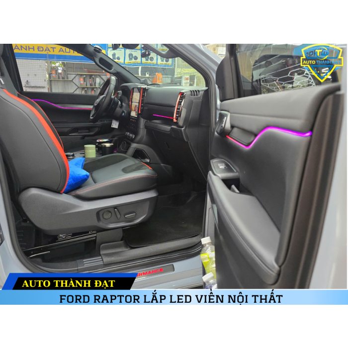 FORD RAPTOR LẮP LED VIỀN NỘI THẤT