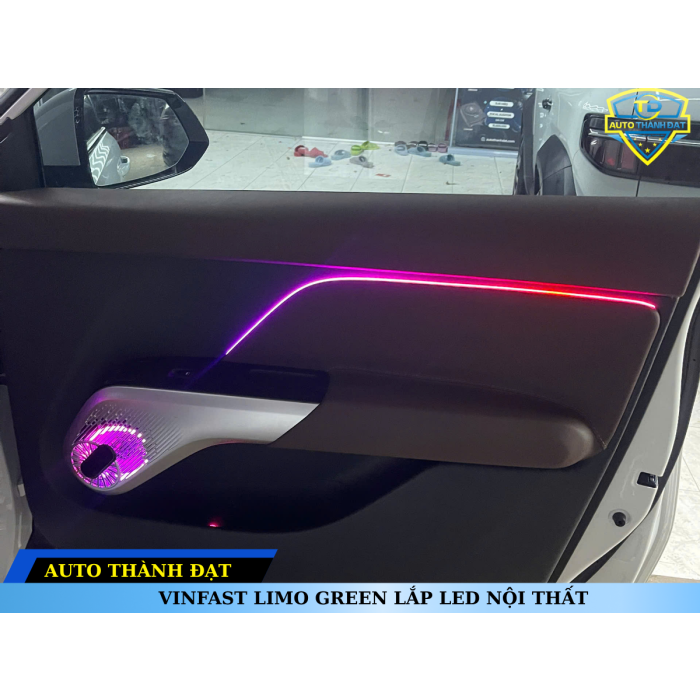 VINFAST LIMO GREEN LẮP LED NỘI THẤT